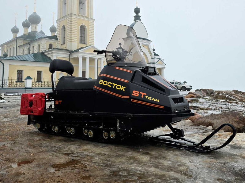Снегоход Восток с двигателем Lifan