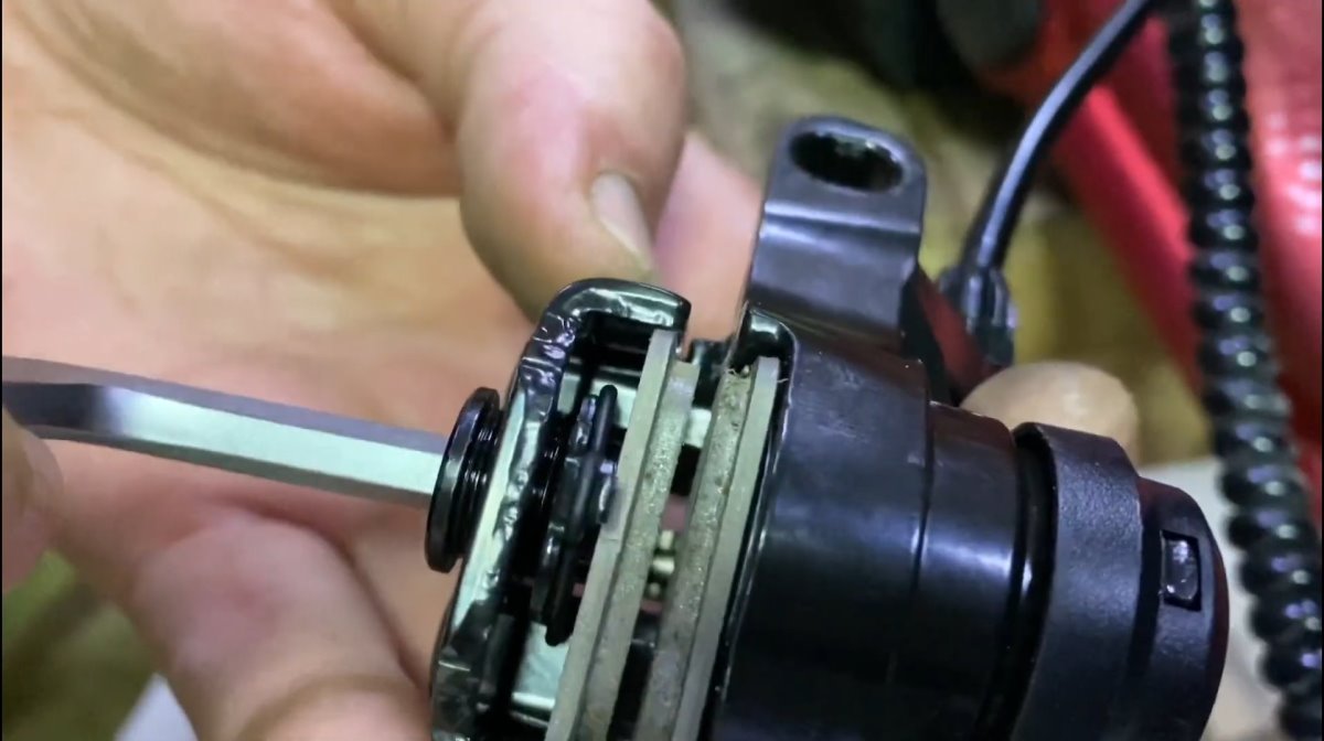 Закручиваем тросик