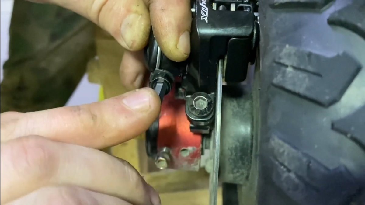 Настройка тормозов на электросамокате